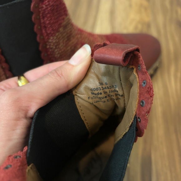 Free People Textile Atlas Chelsea Boot in Burgundy Red Kilim - Picture 13 of 13